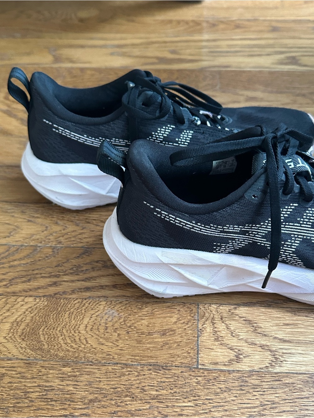 Asics Novablast 5 Running Shoes in Black/Pink Pearl - Size 7 (US) - Picture 5 of 15